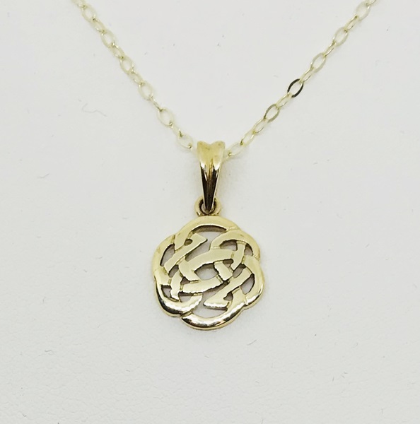 Amazon.com: 14k Yellow Gold Traditional Celtic Trinity Knot Pendant Necklace,  16